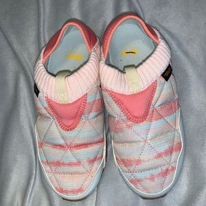 Teva Kids' Multicolor Slip-On Slippers ReEMBER Tie-Dye Moccasins girls  5 pink